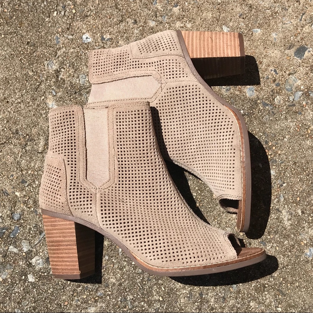 EUC TOMS PEEP TOE BOOTIES - Size 7